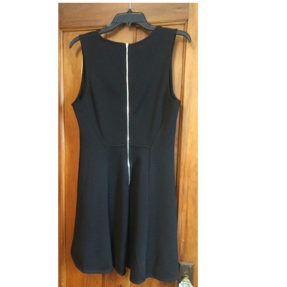 Black fit and flare Mossimo dress - Picture 2 of 4